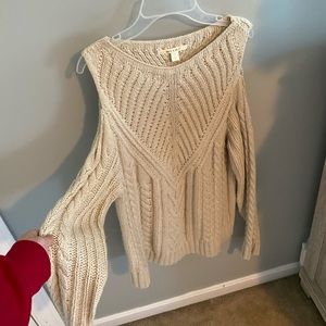 Shoulder cutout Sweater!